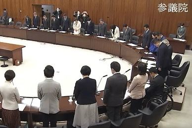 【3月12日(水)】

本日、東日本大震災復興特別委員会が開催されました。
委員会冒頭、東日本大震災の発災から14年が経過いたしました。
しかし、被災者の皆様は、いまだ様々な課題に直面している現実にあり、被災地の復興は途上にあると言わざるを得ません。
本委員会としても、改めて被災者の皆様に思いを致し、震災の記憶を風化させることなく、被災地の復興が加速されるよう、引き続き力を尽くしてまいりたいと存じますと、黙とうの前、一言申しあげ委員一同で黙とうをささげました。

改めて東日本大震災から14年が経過しました。
震災の記憶を絶対に風化されてはなりません。
しっかり東北の復興に力を尽くして参ります。
引き続き、よろしくお願い致します。

#小沢まさひと
#参議院議員
#立憲民主党
#jp労組 
#東日本大震災復興特別委員会