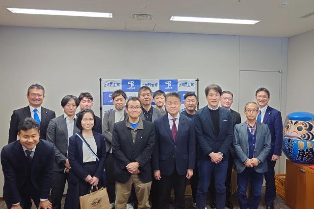 【3月21日(金)】

連合岡山の皆さんが国会にお越しになりました！
午前中は参議院予算委員会の傍聴、
午後から事務所にお越し頂きました。
事務所で記念写真を撮りました。

#小沢まさひと 
#参議院議員 
#立憲民主党 
#jp労組 
#連合岡山
