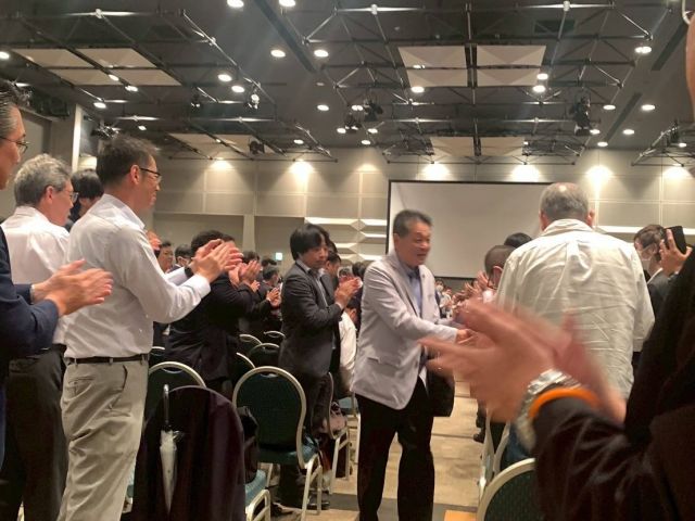 【5月17日(土)】

先週に続きＪＰ労組郵政事業の未来を考える集会、東京ブロック（関東・南関東・東京・信越）集会に参加しました。
開演前は東京は土砂降りの雨でした。心配しておりました交通機関の遅延もなく、集会開始時には会
場いっぱいになっておりました。
有難うございます。

集会では中央本部あいさつ、中央本部提起があり、その後国政報告をさせて頂きました。
日本郵政グループの持続性確保のため、しっかり国政の場からしば慎一議員と共に頑張って参ります
ので引き続き、絶大なるご支援をお願い致します。

#小沢まさひと 
#参議院議員 
#立憲民主党 
#jp労組 
#日本郵政グループ 
#関東 #南関東 
#東京 #信越