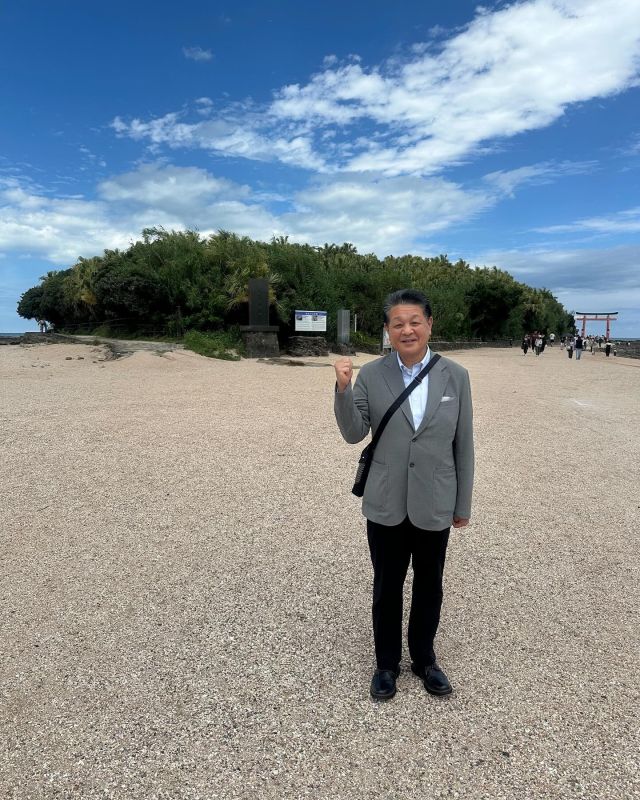 【5月25日(日)】

午前中福岡から宮崎へ移動。
宮崎１区渡辺　創衆議院議員の国政報告に伺う前、青島神社で必勝祈願をして来ました。

#小沢まさひと 
#参議院議員 
#立憲民主党 
#jp労組 
#青島神社