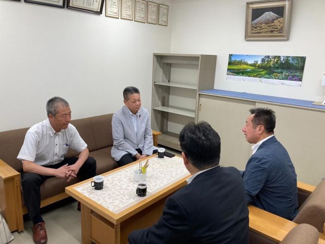 【6月30日(月)】近畿地本１日目

ＪＰロジスティクス労働組合にお伺いし、前中中央執行委員長、田中中央書記長と意見交換をさせていただきました。
物流業界で働く皆さまが安心して働ける環境と労働条件の確保に、引き続き取り組んでまいります。

#小沢まさひと 
#参議院議員 #立憲民主党 
#jp労組 #jpロジスティクス労働組合 
#大阪 #物流を支える皆様ありがとう