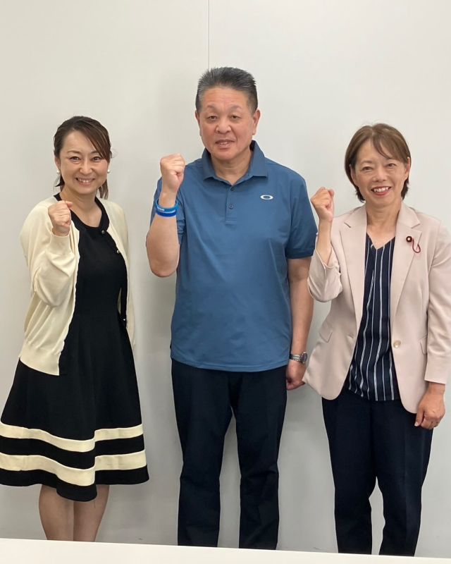【7月5日(土)】選挙戦3日目！九州地本！③

福岡市、ついちはら陽子市議、勝見美代市議とお会いし、心強い激励を賜りました。
握手を交わし、ガッツポーズで記念撮影。
お二人の力をいただき、前進してまいります！

#小沢まさひと 
#参議院選挙2025 #参議院選挙 
#全国比例 #立憲民主党 
#九州 #福岡市 
#jp労組 #郵便局 
#ついちはら陽子 #勝見美代