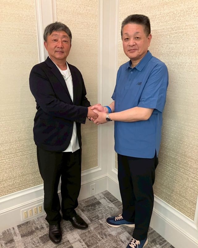 【7月6日(日)】参院選4日目！中国地本！②

日頃よりご支援をいただいております全駐労広島地区本部の皆様と意見交換の機会をいただきました。
松尾執行委員長、貴重な時間をありがとうございました。

松尾執行委員長としっかり握手を。

#小沢まさひと 
#参議院選挙2025 #参議院選挙 
#全国比例 #立憲民主党 
#jp労組 #郵便局 
#全駐労 #広島
