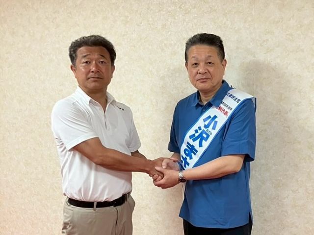 【7月6日（日）】選挙戦4日目！中国地本！

「ＪＰ労組広島連協  個人演説会」
休日の最も暑い時間帯にもかかわらず、会場には沢山の方々にお集まりいただきありがとうございました。
冒頭、熊谷広島連協議長より「みんなで声を掛け合い期日前投票に行きましょう」との呼びかけがありました。
続いて、真っ黒に日焼けされた広島選挙区森本しんじ候補者から「小沢候補者とともに生活者のための政治を実現させていきたい！」とあいさつをいただきました。
私からは、ガソリン暫定税率廃止や政治とカネの問題、年金制度、農業問題など、さまざまな課題についてお話をさせていただきました。
最後には、森田広島連協事務局長による今日の暑さを吹き飛ばすガンバローコール。
広島連協の皆さまの熱いご支援を力に、これからも全力で取り組んで参ります。

#小沢まさひと 
#参議院選挙2025 #参議院選挙 
#全国比例 #立憲民主党 
#中国 #広島 
#jp労組 #郵便局 
#森本しんじ