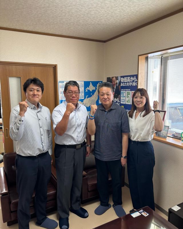 【7月8日(火)】参院選6日目！信越地本！④
 
全新潟運輸労働組合を訪問。
日頃の御礼と引き続きのご支援をお願いさせていただきました。

写真は、全新潟運輸労働組合の皆さんと。

#小沢まさひと 
#全新潟運輸労働組合 #運輸労連 
#参議院選挙2025 #参議院選挙 
#全国比例 #立憲民主党 
#物価高対策 
#食料品消費税ゼロ 
#ガソリン税 
#信越 #新潟 
#jp労組 #郵便局 
#2枚目は小沢まさひと