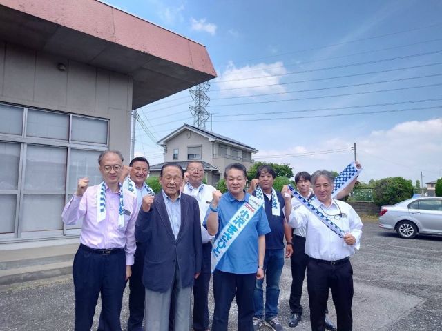 【7月13日(日)】参院選11日目！関東地本！②

日本一暑い熊谷②

「ＪＰ労組埼玉連協　個人演説会　熊谷会場②」

ＪＰ労組組織内議員 田並埼玉県議会議員、田並元衆議院議員、森田衆議院議員、部落解放同盟埼玉県連 小野寺書記長にご出席いただきました。

冒頭、小野寺書記長のあいさつの中で「平和、基本的人権を守らなければならない」とありました。
続いて、森田代議士から「暑い中ですが、ぜひ期日前投票をお願いしたい。」と呼びかけがありました。

私からは、「“平和がすべての礎”。平和、基本的人権を大切にしなければならない。平和な社会を次世代に引き継がなければならない。」、「農業政策をしっかりと進めていく。埼玉ブランドを大切に！農家を守り応援して行く事がこれからの日本の食料自給率の向上に繋がっていく。」、そして年金制度の問題についてお話させていただきました。

#小沢まさひと 
#田並尚明 #森田としかず 
#参議院選挙2025 #参議院選挙 
#全国比例 #立憲民主党 
#物価高対策 
#食料品消費税ゼロ 
#jp労組 #郵便局 
#熊谷市 #日本一暑い街 
#2枚目は小沢まさひと