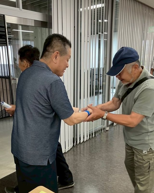 【7月17日(木)】参院選15日目！四国地本！②

「香川連協退職者の会　集会」

冒頭、峰行委員長より「組合員、働く者、そして生活者の代表を必ず送り出したい。しかし立憲民主党比例区は大変厳しいと予測されてます。最後の最後まで先輩方々のご支援をお願いします」と、あいさつを頂きました。

続いて私より
「ガソリン暫定税率廃止、年金改革、令和のコメ騒動と農業政策。物価高から国民を守り抜く政策の実現。実現の為、情勢の報告。参議院は『良識の府から、不良識の府』になりかねない。その様にならない為、この戦い負け訳には行きません。引続きのご支援をよろしくお願いします。」と訴えました。

最後は、香川連協退職者の会 川口会長のガンバロー三唱。

#小沢まさひと 
#参議院選挙2025 #参議院選挙 
#全国比例 #立憲民主党 
#食料品消費税ゼロ 
#jp労組 #郵便局 
#四国 #香川県 #高松市 
#2枚目は小沢まさひと