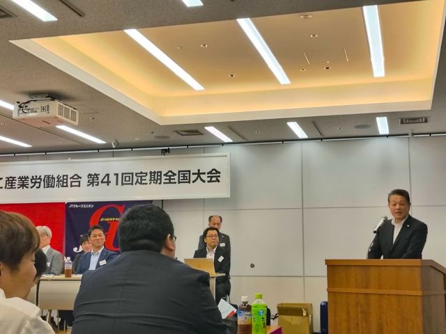 【7月23日(水)】

全日本たばこ産業労働組合第４１回定期全国大会にてあいさつをさせていただきました。
２期目の挑戦に対し、ご推薦を頂き、無事に当選を果たす事が出来た事へのお礼と引き続きたばこ産業議員連盟の一員として喫煙環境整備をはじめ、たばこを吸う人と吸わない人が協調して共存できる社会の実現に向け取り組んで参りますので、引き続きご支援をお願い致します。

お世話になり有難うございました。

#小沢まさひと 
#全たばこ 
#参議院議員 #立憲民主党 
#jp労組