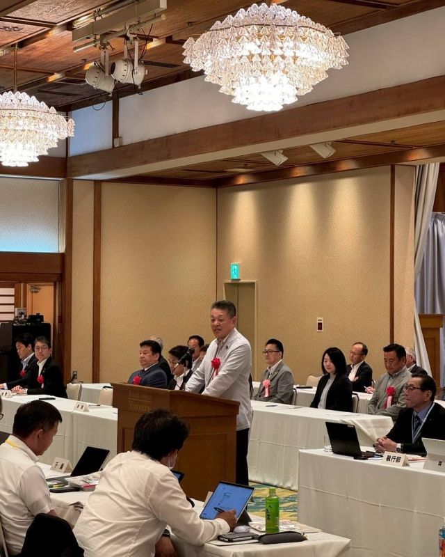 【7月30日（水）】

ＪＰ労組関東地方本部第１８回定期地方大会にて、ＪＰ労組組織内議員の小西洋之参議院議員、柴愼一参議院議員とともに、あいさつをさせていただきました。
参議院議員選挙では、関東地本の皆さまから熱いご支援を賜り、再選を果たすことが出来たことへの感謝とお礼を申し上げました。
引き続き、日本郵政グループの抱える様々な課題解決に組織内議員とともに、「すべての働く者、生活者の安心して暮らせる社会」の実現のため、皆さまの思いをしっかり国会に届けて参ります。
引き続き宜しくお願いします。

#小沢まさひと 
#小西ひろゆき 
#しば慎一 
#立憲民主党 
#jp労組
