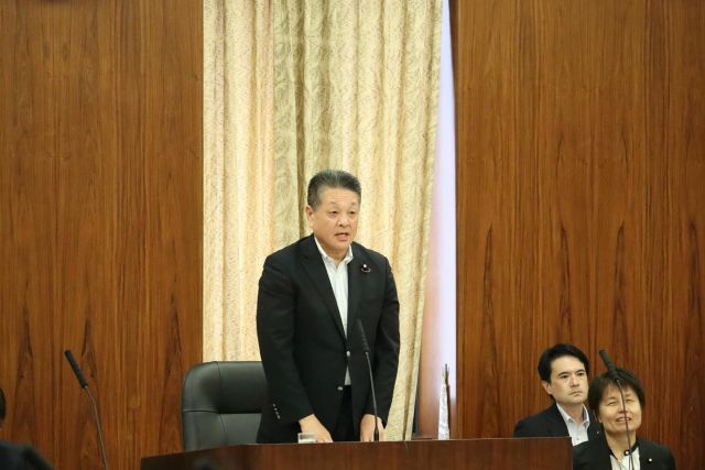 【8月5日(火)】
 
総務委員会が開会され、
「去る1日の本会議におきまして、総務委員長に選任されました小沢雅仁でございます。
本委員会は、行政制度、地方行財政、選挙、消防に加え、情報通信や郵政事業など、国民生活に密接に関わる重要な事項を所管しており、その委員長たる職責は誠に重大であると痛感いたしております。
委員長といたしましては、委員各位のご指導、ご協力を賜りまして、公正かつ円満な委員会運営に努めてまいる所存でございますので、何とぞよろしくお願い申し上げます。」
とあいさつをさせていただきました。
その後、理事の選任、会期末処理が行われました。

#小沢まさひと 
#参議院議員 
#立憲民主党 
#総務委員会 
#jp労組