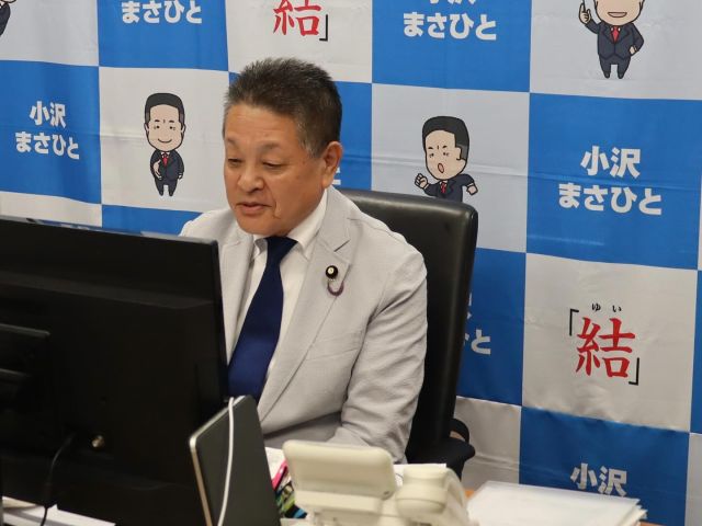 【10月17日(金)】
 
国会の状況が流動的な為、九州・熊本の会場に伺うことが出来ず、会館よりＪＰ労組九州地方本部「支部マネジメントセミナー」に、Zoomで講演をさせていただきました。
冒頭、7月に行われました参議院選挙に対するご支援に御礼を申し上げ、大切な議席を任期6年間しっかり日本郵政グループをめぐる課題等に取り組んで参ります。
 
講演では、
・現在の政治状況
・少子高齢化の問題
・就職氷河期世代の課題
・人口減少と郵便局ネットワークの維持
といったテーマに加え、
日本郵政グループをめぐる課題として、
・郵便料金制度の見直し
・点呼問題
・物流分野への成長投資
・金融２社に対する上乗せ規制
などについてお話ししました。
 
次の機会には、必ず現地に伺い、皆さまと直接意見交換をさせていただきたいと思います。引き続き、よろしくお願いいたします。

#小沢まさひと 
#参議院議員 
#立憲民主党 
#jp労組 
#日本郵政グループ 
#九州 #熊本