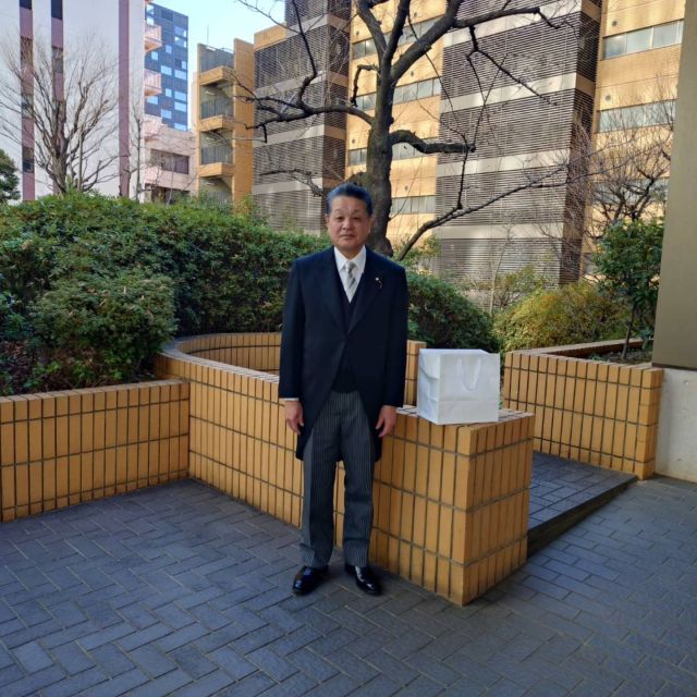 【1月1日(木)】

皆さま本年もどうぞよろしくお願い申し上げます😌
新年祝賀の儀に参列して来ました✨天皇陛下より新年祝賀料理を賜りました🥰

#小沢まさひと 
#参議院議員
#立憲民主党
#jp労組