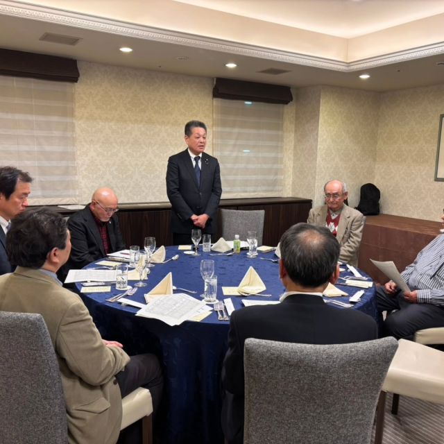 【1月16日（金）】
小沢まさひと後援会役員会を開催しました。昨年７月の参議院選挙後は、石破総理退陣、高市新総理誕生、自民・維新連立。そして年明けの突然の衆議院解散表明、中道改革連合の誕生という目まぐるしい政局での中、談論風発の開催となりました。参議院選挙総括を行い、来たる衆議院総選挙と次期「しば慎一参議院選挙」に結束して臨むことを確認しました。

#小沢まさひと 
#参議院議員 
#jp労組 
#山梨県 
#山梨県甲府市