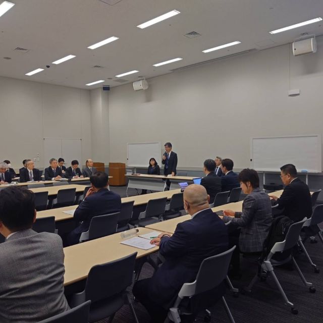 3月4日、第1回三党合同総務部会に出席しました。
国会同意人事について総務省からヒアリングを行い、予算関連法案である地方税法等の一部を改正する法律案および地方交付税法等の一部を改正する法律案についても説明を聞きました。

＃JP労組
＃立憲民主党
＃参議院議員
＃山梨県甲府市