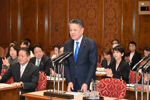【3月16日（月）】

今日から参議院予算委員会で2026年予算案の審議がはじまりました。
例年衆議院予算委員会では70から80時間程度の審議時間をかけるのが通例ですが今回は58時間での採決となりました。
参議院では充実した審議が行われます様に強く求めたいです。

立憲民主党の３番目で質問に立たせていただきました。
・働き方改革について
・子どもの自殺対策について
・奨学金返済問題について
高市総理をはじめ上野厚生労働大臣、松本文部科学大臣、黄川田共生・社会担当大臣に直球で質問をさせていただきました。

#小沢まさひと
#立憲民主党
#jp労組
#参議院予算委員会
#参議院