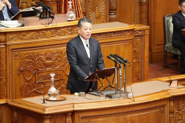 《3月23日（月）本会議質問　議員総会》

年度末が迫る中、やっと官房長官と参議院自民党が2026年度暫定予算編成作業に入る方針を明らかにしました。立憲民主党はR8年度予算の修正案を準備しています。本日の本会議は国家公務員等の国会同意人事のほか、所得税法等の改正案と地方税法・地方交付税法等の改正案に対する代表質問が行われる二階建てとなりました。所得税法等の代表質問は、柴愼一議員が高市総理と片山財務大臣に対して、地方税等の代表質問は私が林総務大臣に対して行うという、図らずもJP労組コンビで決意表明をしました。いよいよ参議院では、年度末に向けて日切れ法案に対する質問等処理が始まります。

#小沢まさひと
#参議院議員
#jp労組
#立憲民主党
#山梨県甲府市