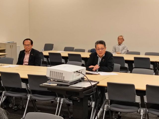 【5月26日（火）】

立憲フォーラム勉強会に参加し、改憲問題対策法律家６団体連絡会より「明文改憲の焦点」について説明を受け、その後の意見交換で9条2項改憲について発言しました。
リニア中央新幹線建設促進期成同盟会総会に出席しました。鈴木康友静岡県知事やＪＲ東海の丹羽俊介社長等がリニア中央新幹線早期建設開業に向けた決意を述べられ、沿線自治体の首長や国会議員を含む参加者全員でそれを確認しました。

#小沢まさひと
#立憲フォーラム
#jp労組
#憲法
#リニア中央新幹線