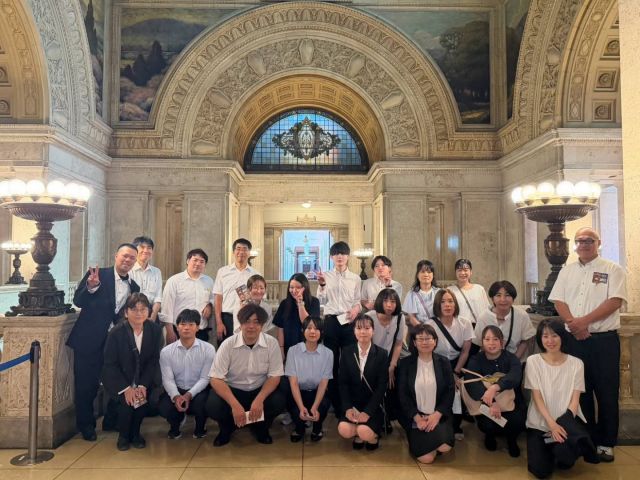 【6月13日（土）】

昨日に続き北陸地本（能登・富山・福井）の皆さんが国会見学に来て下さいました。
国会会期中の平日永田町は皆慌ただしく時に走っておりますが。休日はホント静かです。
国会見学後、しば慎一議員より「一人ひとりを大切にする政治」について国政報告があり、その後、意見交換が行われました。

#小沢まさひと
#参議院議員
#立憲民主党
#jp労組
#北陸