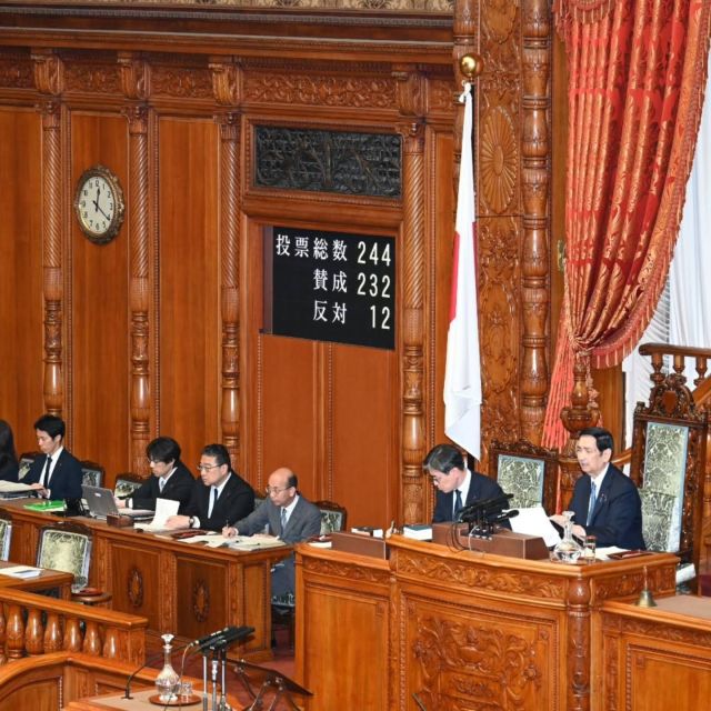 【6月19日（金）】

昨日の参議院総務委員会で可決された議員立法「郵政民営化法改正」が本日の参議院本会議で審議され、わが党の吉川沙織委員長から総務委員会での経過と結果の報告が行われ、その後、採決となり、賛成多数で可決・成立しました。
先に成立した郵便法の一部改正とあわせ、日本郵政の経営判断の柔軟性が高まるわけですが、国民から信頼される郵政事業の再構築を目指して、しば慎一参議院議員と共にさらに努力してまいります。

#小沢まさひと
#立憲民主党
#jp労組
#郵政民営化
#参議院本会議