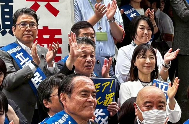 《7月1日　真の再審法改正を求める国会請願行動》

内閣提出の「刑訴法の一部改正法案（再審法）」の審議が参議院で行われています。しかしこの法案は幅広い証拠開示の保障がなされておらず、再審開始決定に対する検察官の不服申立てに例外規定が設けられるなど、冤罪被害者の公平・公正な裁判が保証されるものではありません。参議院の議員面会所の前で、東住吉事件の青木さん、狭山事件の石川さんら冤罪被害者、当事者の皆さんからの訴えを直接お聞きしました。立憲民主党を代表して打越さくら議員が挨拶しました。「ノーモア！えん罪」。

#小沢まさひと
#えん罪
#jp労組
#立憲民主党
#再審法