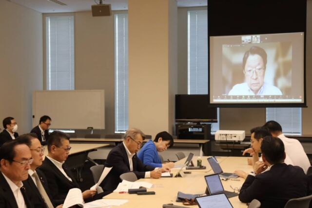 【7月８日（火）】

三党合同総務部会に出席しました。片山善博大正大学社会共生学部公共政策学科特任教授・地域構想研究所長より「ふるさと納税の問題点」について、オンラインで講演いただきました。
元自治省官僚で鳥取県知事も務められた経験から、ふるさと納税は巨大な利権となっており問題が多く即廃止すべきと思ってます。しかし、すぐにはやめられなくとも仲介業者を廃するなど改革をすべきだとの提起がありました。その後、闊達な意見交換が行われました。

#小沢まさひと
#参議院議員
#jp労組
#立憲民主党
#ふるさと納税