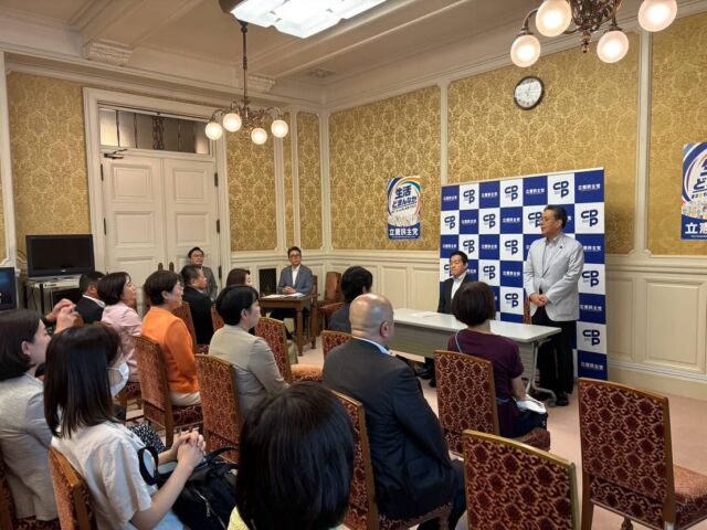 【8月25日（火）】

国会は閉会中ですが、本日立憲民主・無所属会派の議員総会が開かれました。
議題は改選時期を迎えた会派の会長の選任です。
選挙管理委員を務めたしば慎一議員が進行役、広田一選挙管理委員長から水岡俊一議員の会長再任が報告されました。
水岡会長からは、高市政権に対峙する野党勢力の連携の在り方、手段について力を尽くしていきたいとの決意表明がありました。

#小沢まさひと 
#立憲民主党 
#jp労組 
#しば慎一 
#参議院